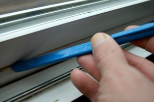 Scrigit Scraper cleaning sliding door tracks